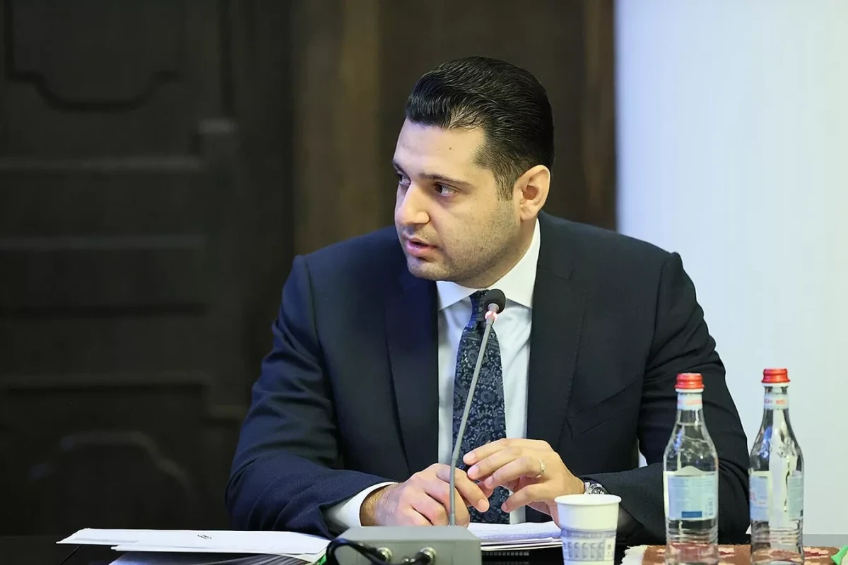 Paşinyanın müavini vəzifəsindən azad edilib