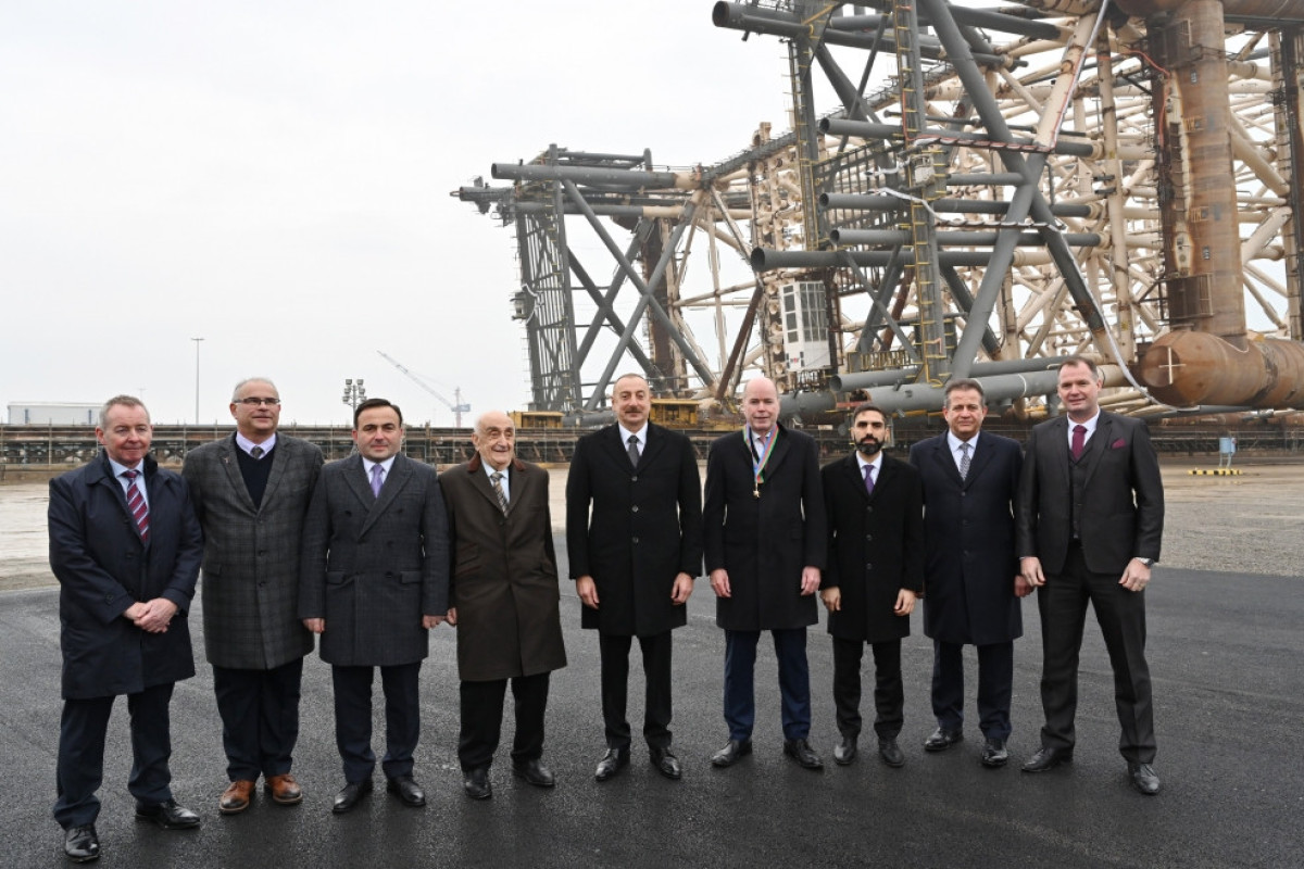 Prezident “Azəri-Mərkəzi-Şərqi” platformasının dayaq blokunun dənizə yola salınması mərasimində iştirak edib