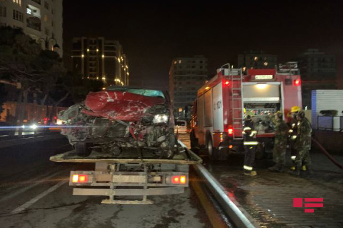 Bakıda üç avtomobil toqquşub və maşın yanıb, xəsarət alanlar var  - FOTO   - VİDEO 