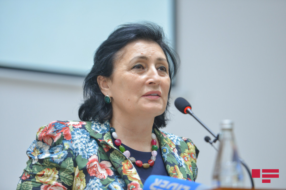 Məlahət İbrahimqızı: Martda imtahan verən şagird niyə məktəbə getsin?
