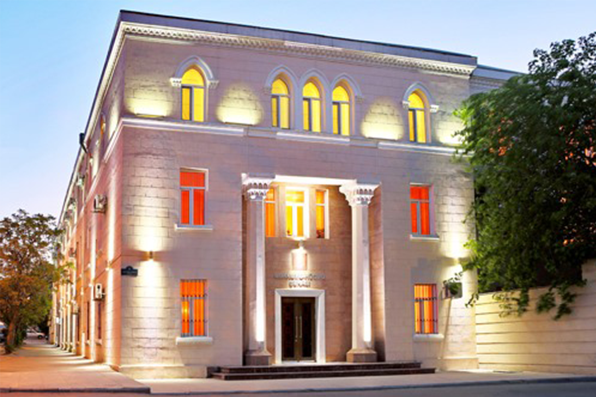 On hakimin səlahiyyətlərinə xitam verilib