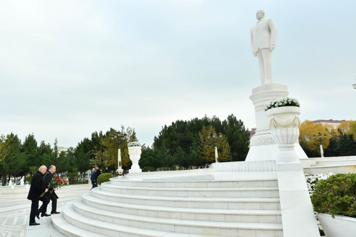 Mədəniyyət naziri Sumqayıtda vətəndaşlarla görüşüb