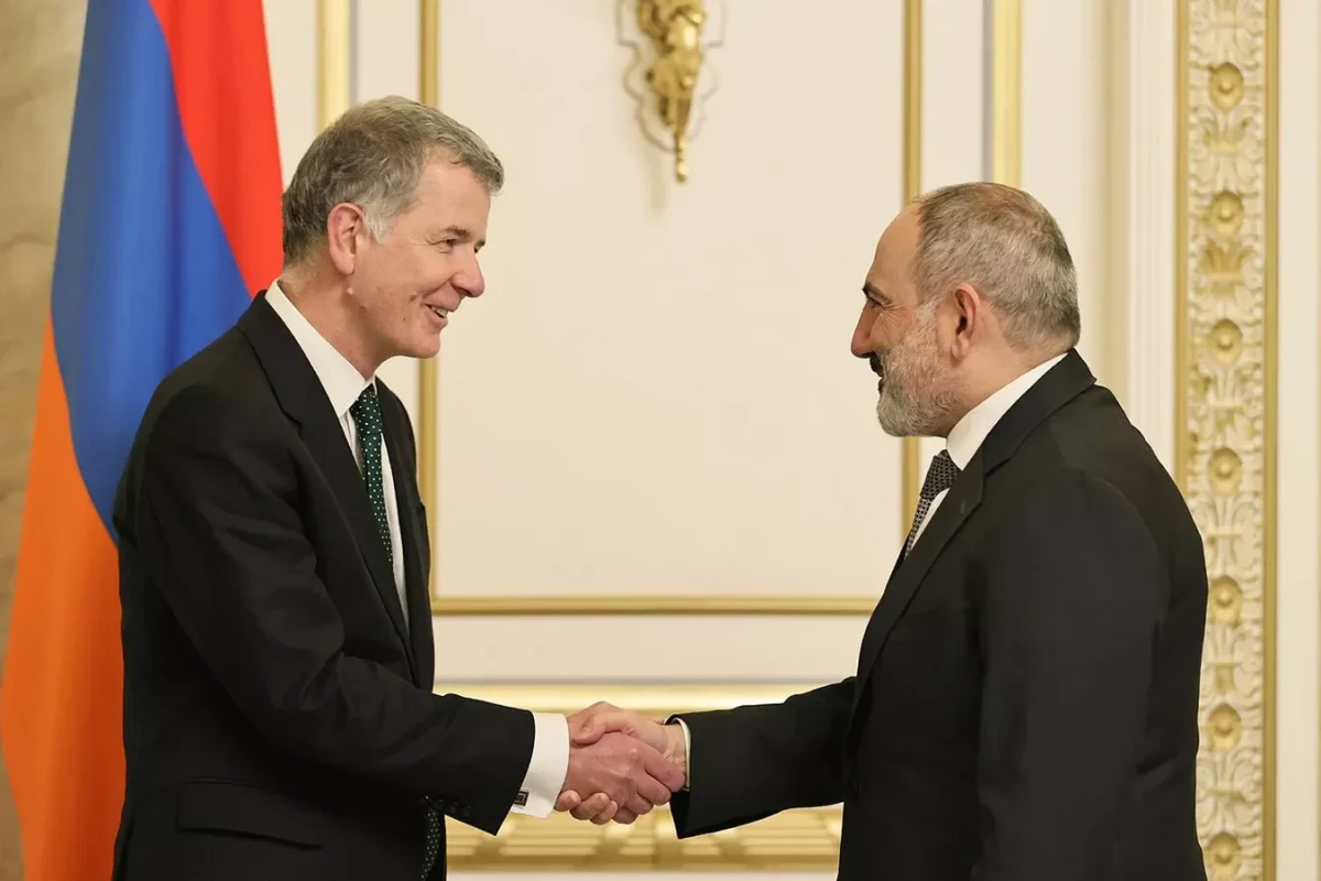Paşinyan Britaniya kəşfiyyatının rəhbəri ilə görüşüb