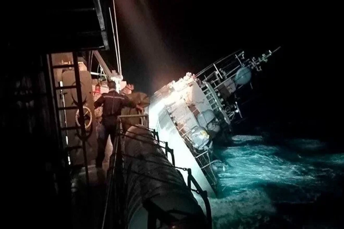 Tailandda gəmi batıb, 31 dənizçi itkin düşüb