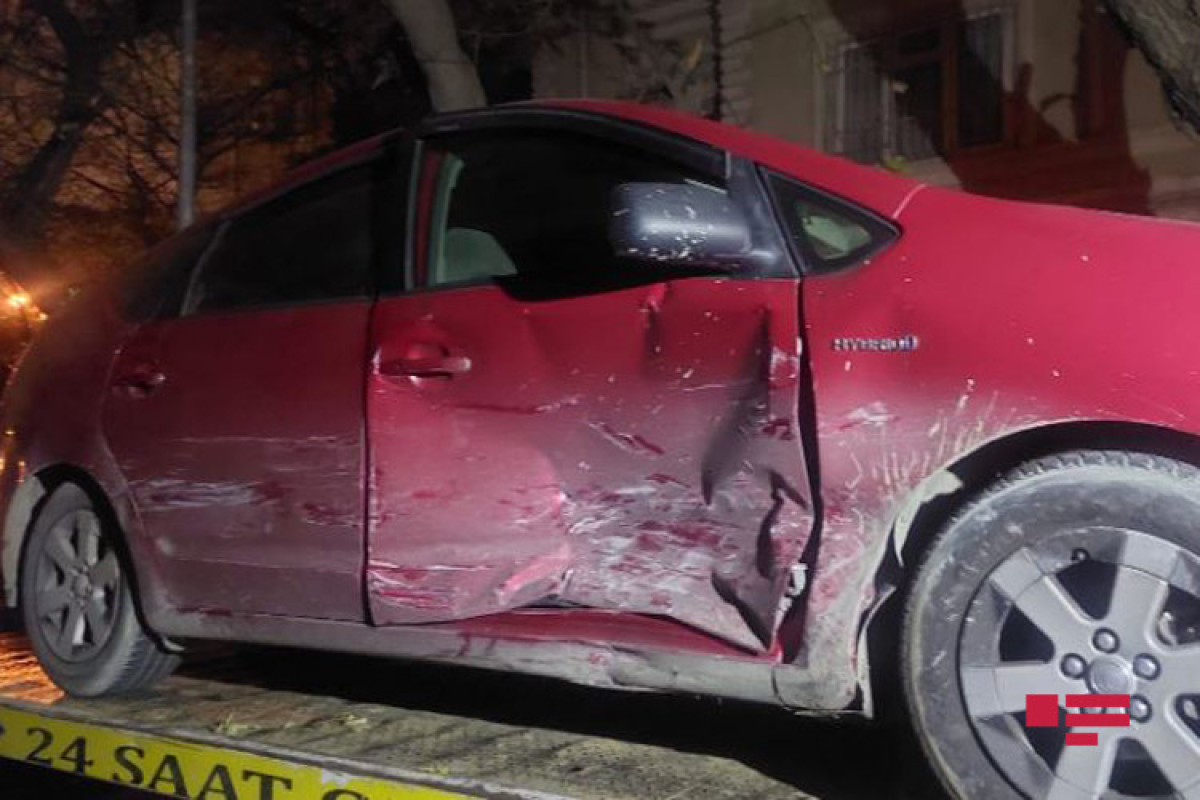 Bakıda 2 "Toyota" toqquşub  - FOTO 