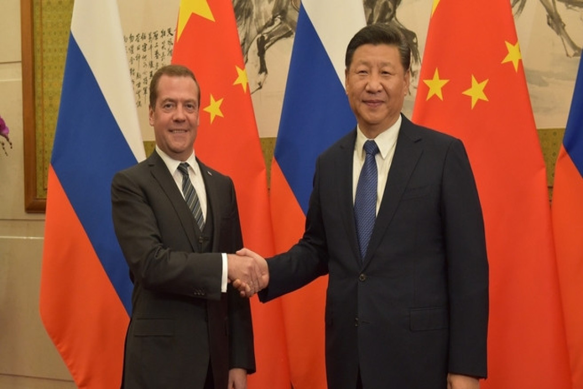 Medvedev Si Cinpinlə Ukraynanı müzakirə edib - VİDEO  - YENİLƏNİB 