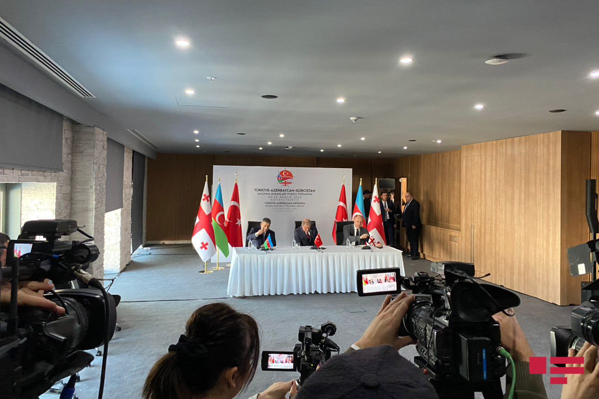 Azərbaycanın müdafiə naziri: Birgə hərbi təlimlər regionun sabitliyi üçün son dərəcə vacibdir