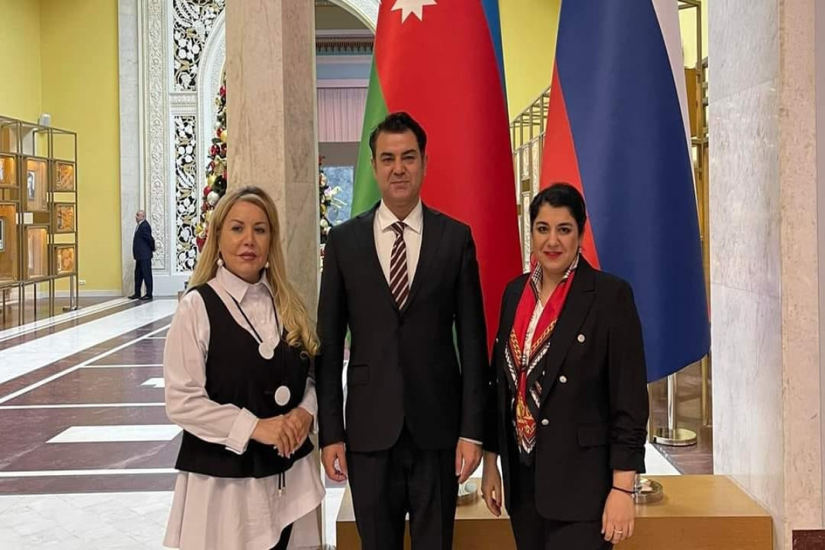 Посольство Турции в РФ подарило книги московскому павильону «Азербайджан»