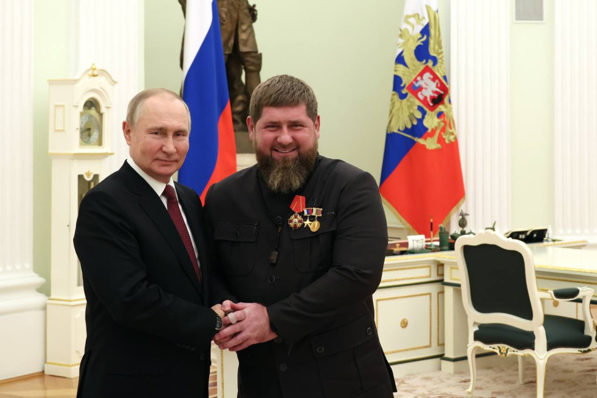 Putin Kadırovu Aleksandr Nevski ordeni ilə təltif edib