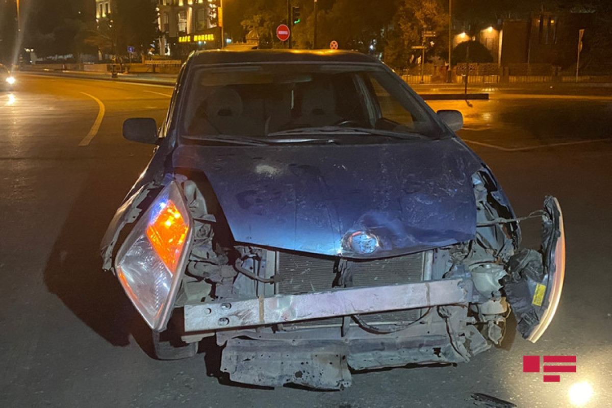 Bakıda dairədə yol hərəkəti qaydasını pozan sürücü qəza törədib - FOTO 