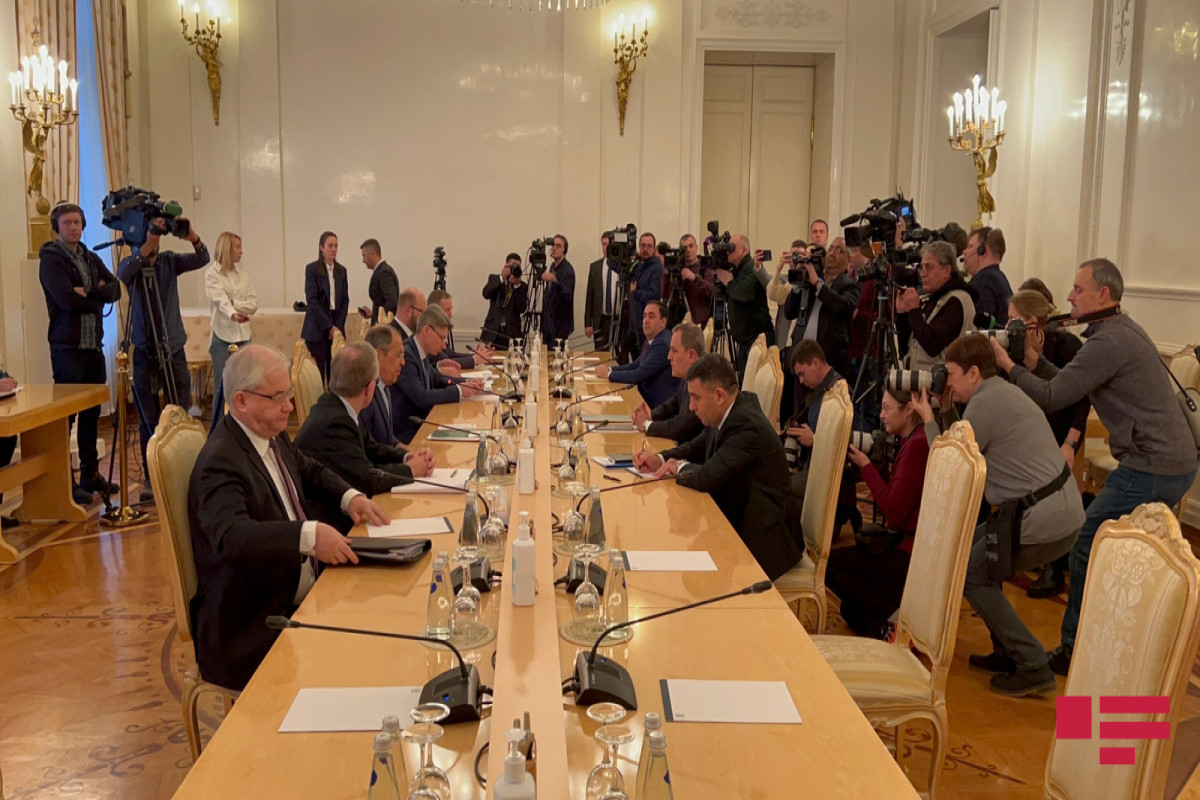 Moskvada Lavrov və Ceyhun Bayramov arasında görüş başlayıb