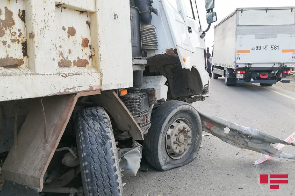 Masallıda "Kia" ilə "KamAZ" toqquşub, 2 nəfər ölüb