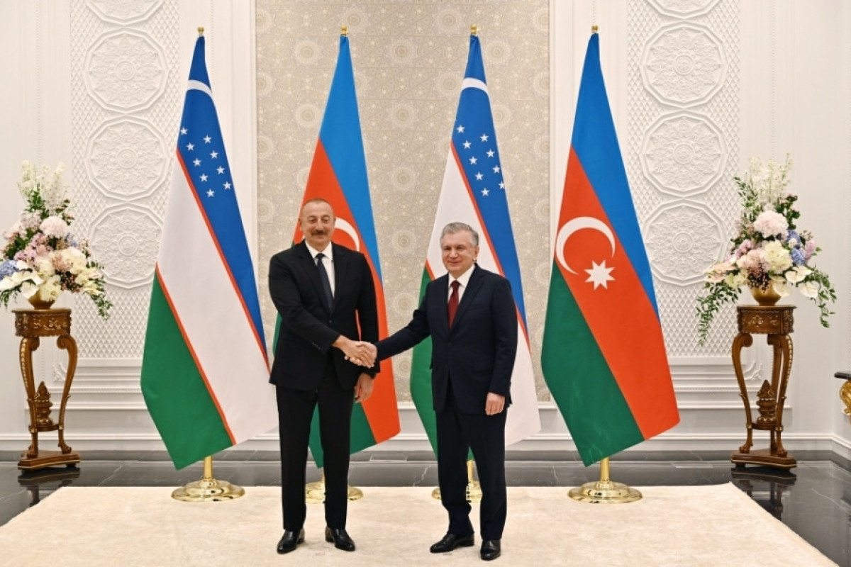 Şavkat Mirziyoyev Azərbaycan Prezidentinə zəng edib