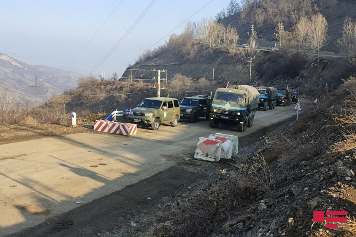 Еще 5 автомобилей РМК беспрепятственно проехали через участок Лачинской  дороги, где проводится акция - ВИДЕО