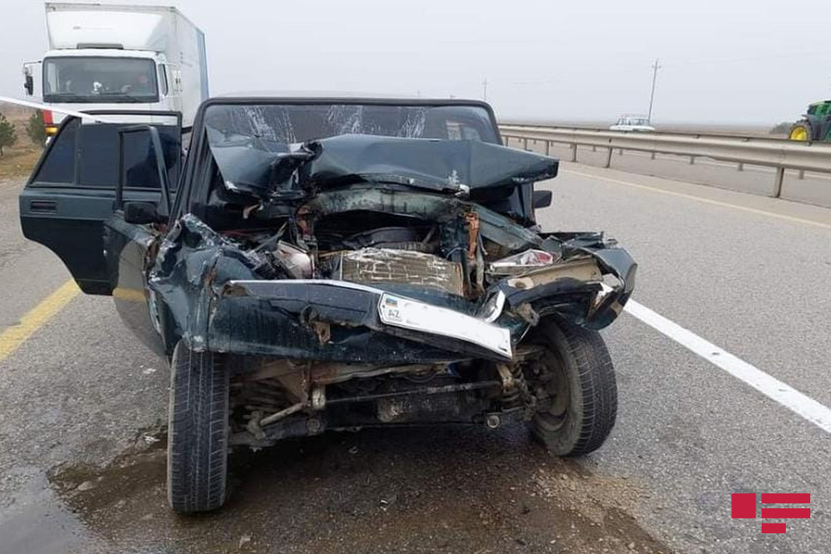 Goranboyda minik maşını traktorla toqquşub, xəsarət alan var - FOTO 