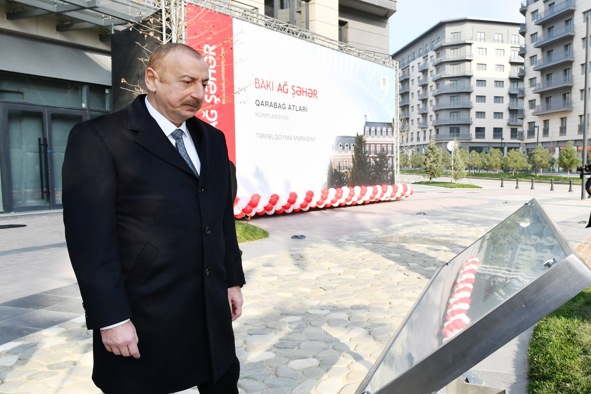 Bakı Ağ Şəhərdə bir sıra infrastruktur obyektlərinin inşası tamamlanıb, Prezident görülən işlərlə tanış olub