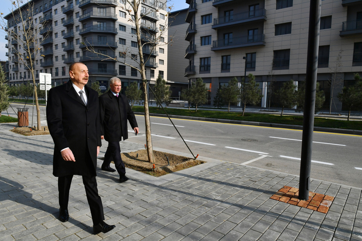 Bakı Ağ Şəhərdə bir sıra infrastruktur obyektlərinin inşası tamamlanıb, Prezident görülən işlərlə tanış olub