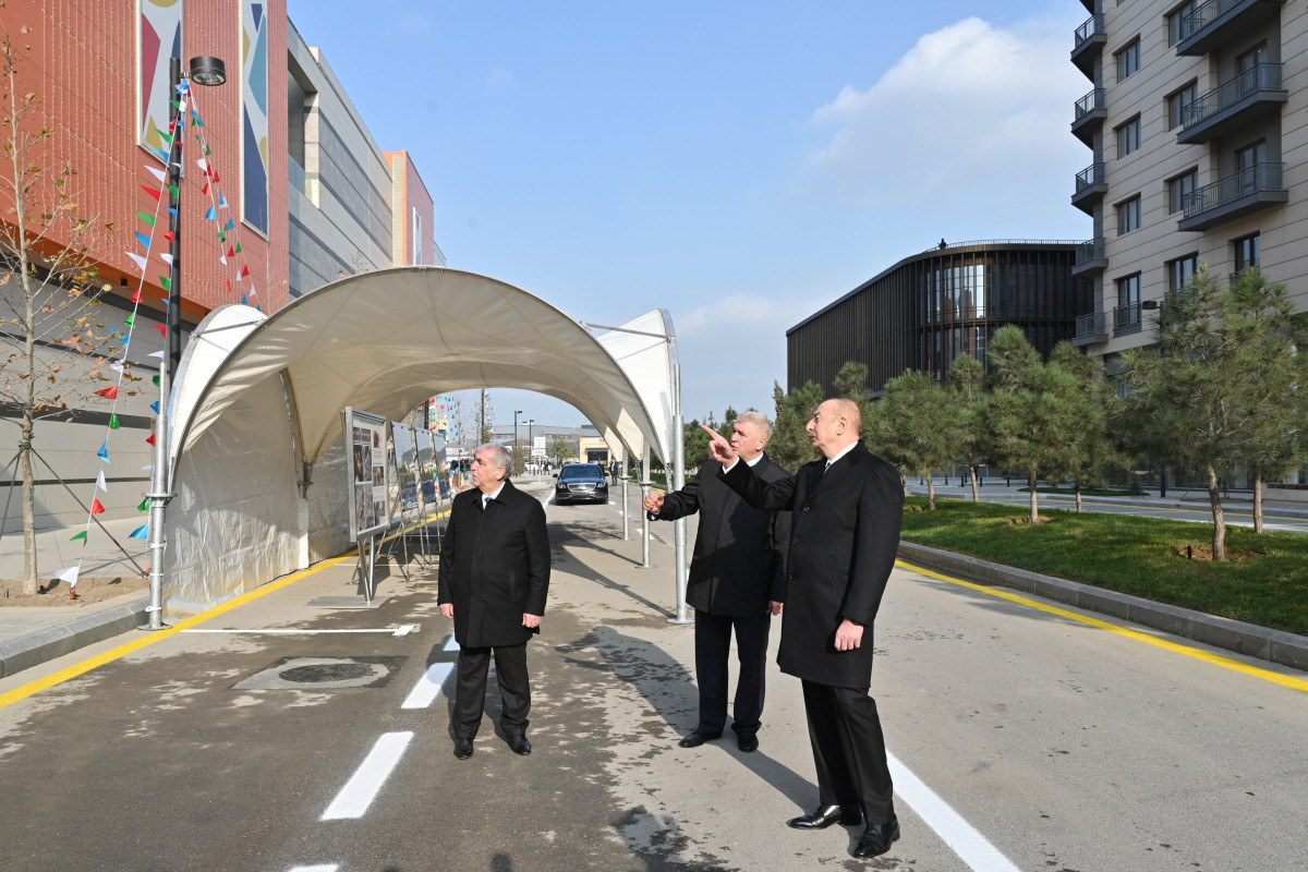 Bakı Ağ Şəhərdə bir sıra infrastruktur obyektlərinin inşası tamamlanıb, Prezident görülən işlərlə tanış olub