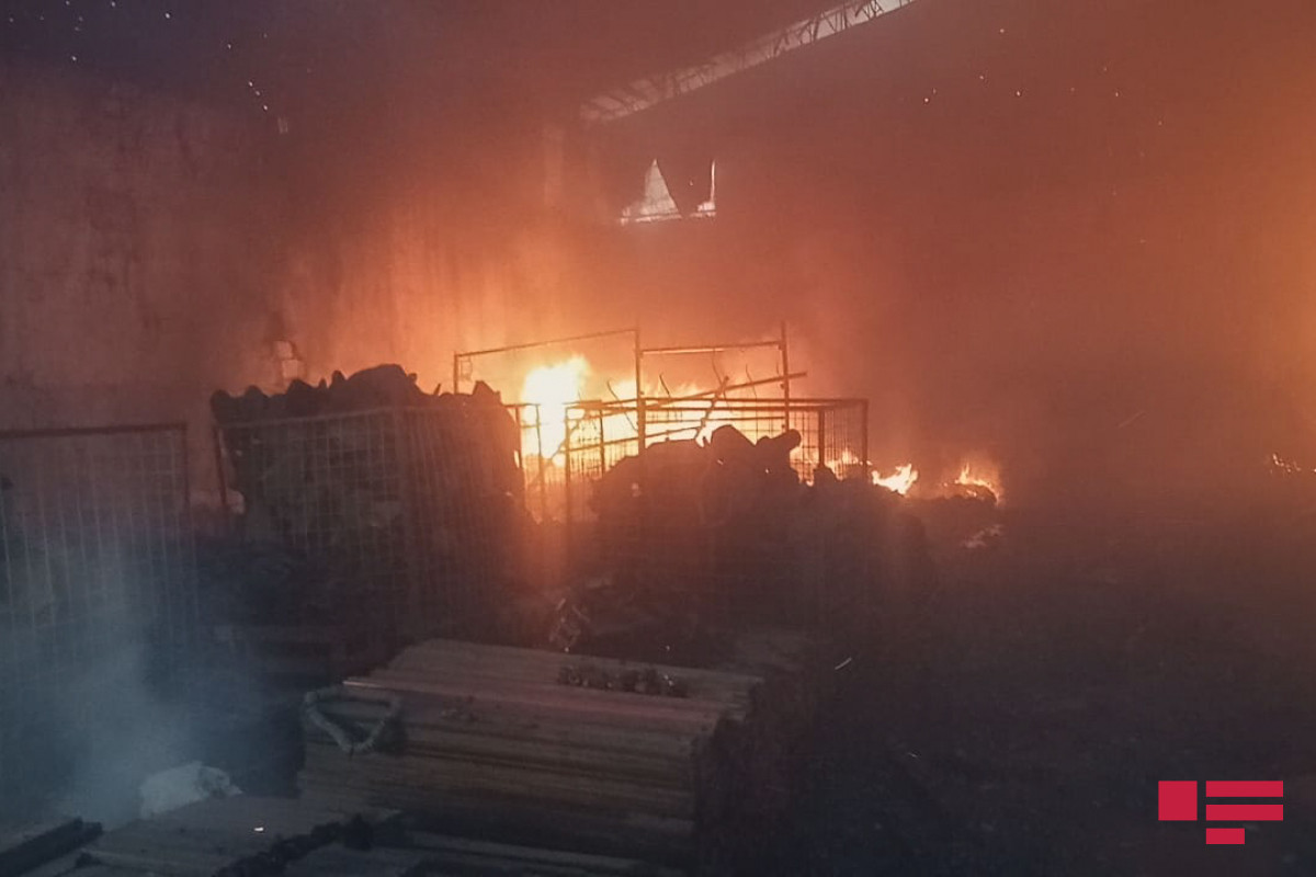 Bakıda sexdə yanğın olub