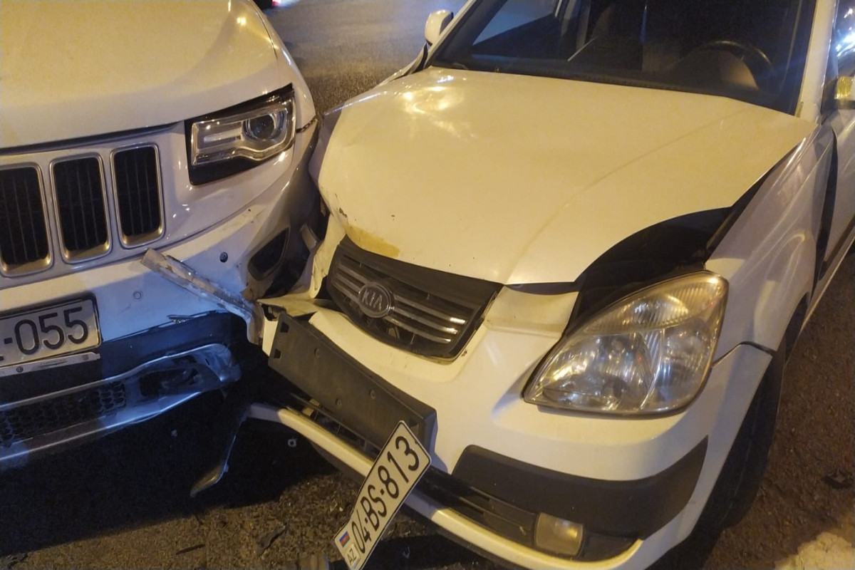 Paytaxtda iki avtomobil toqquşub - FOTO 