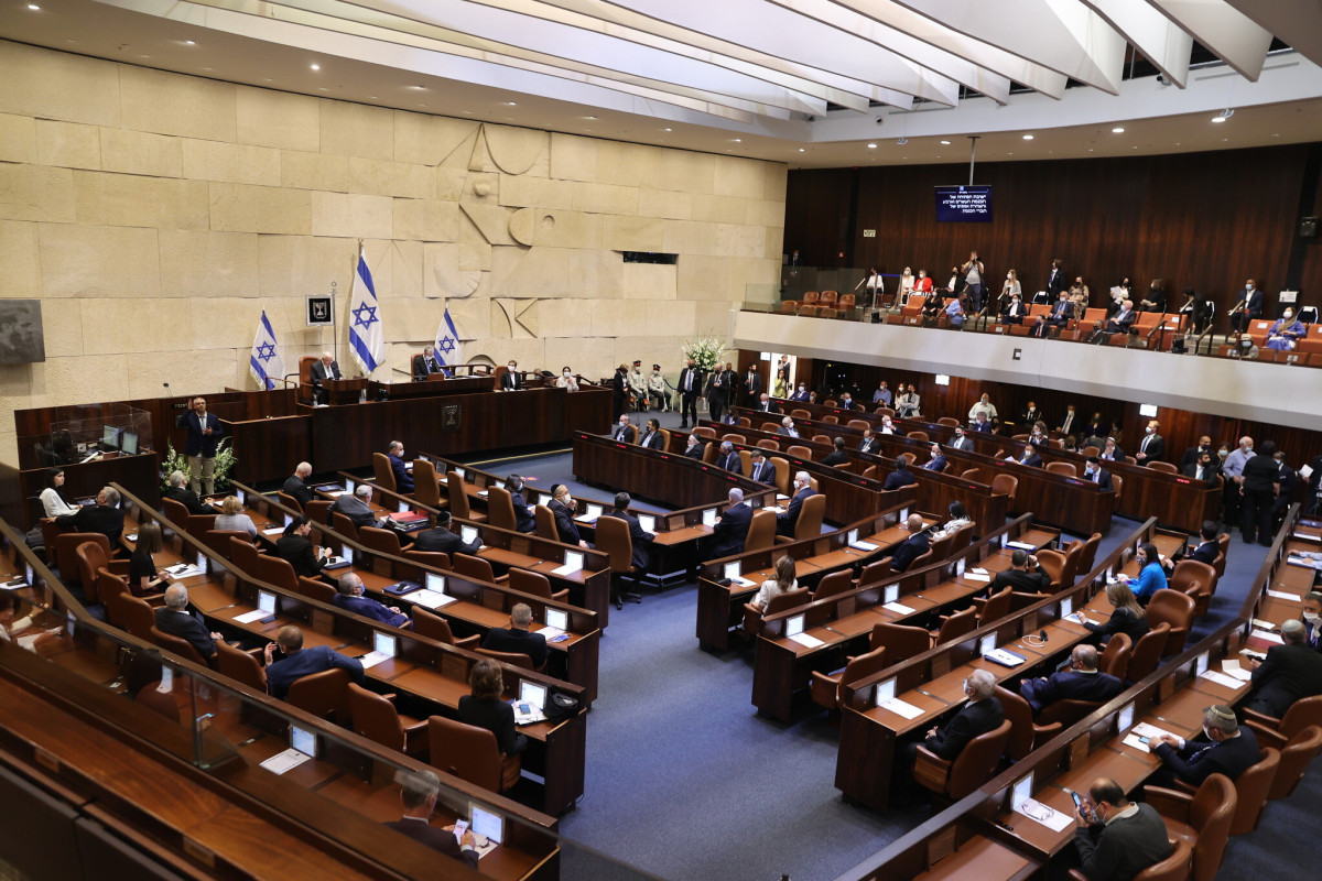 İsrailin yeni hökuməti parlamentdə etimad səsverməsi alıb