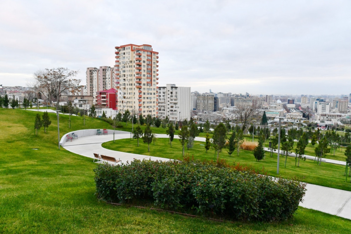 Prezident İlham Əliyev Bakıda Mərkəzi Parkın ikinci hissəsinin açılışında iştirak edib