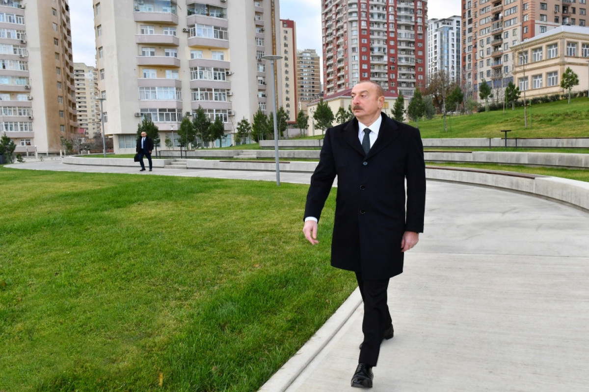 Prezident İlham Əliyev Bakıda Mərkəzi Parkın ikinci hissəsinin açılışında iştirak edib