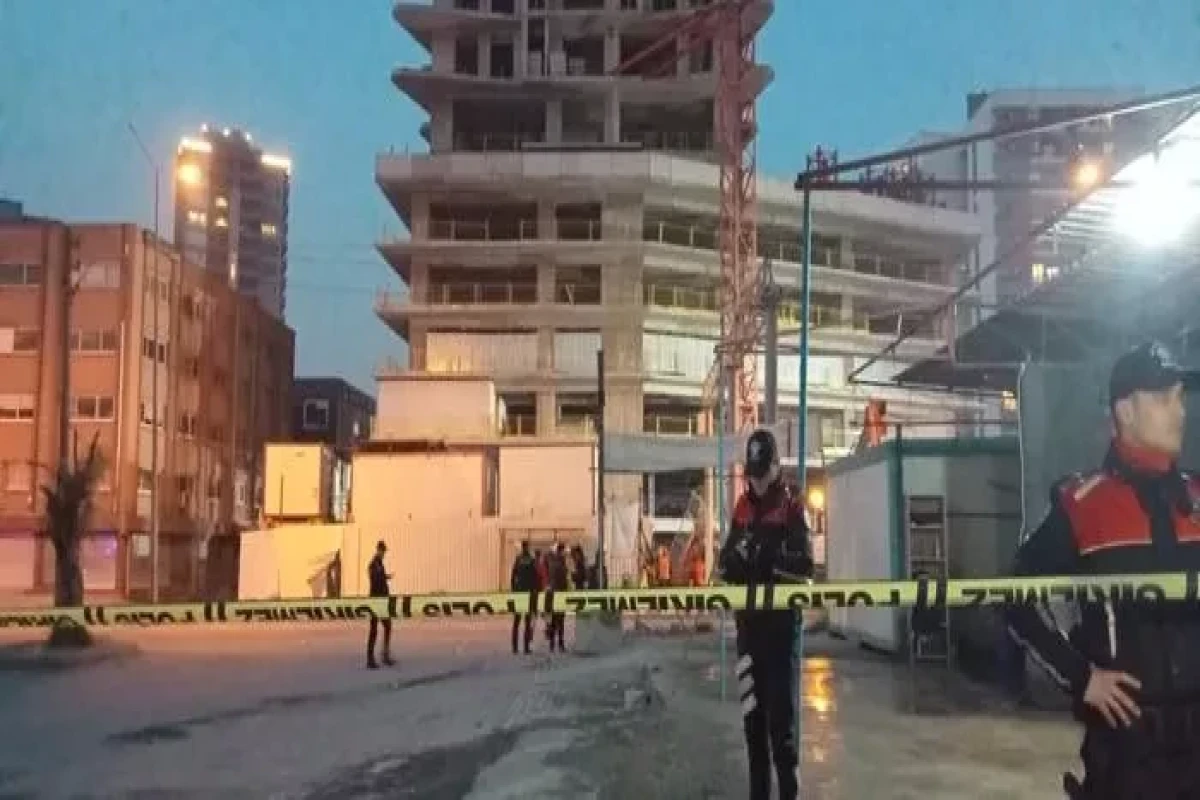 İzmirdə kran aşıb, 5 nəfər ölüb  - FOTO  - YENİLƏNİB 