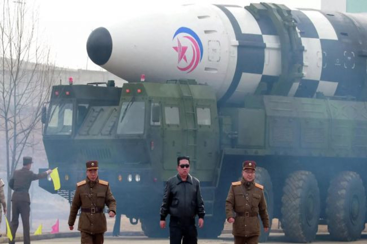 Запущенные КНДР три ракеты пролетели 350 км при максимальной высоте 100 км