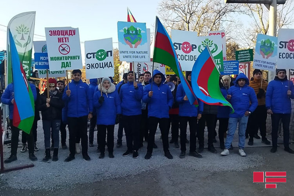 Экоактивисты продолжают акцию на дороге Лачин-Ханкенди в День солидарности азербайджанцев мира