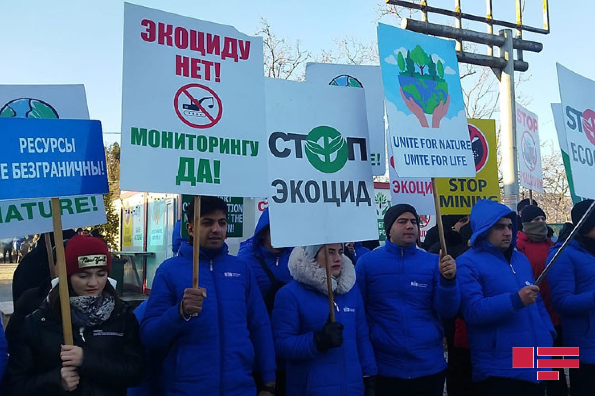 Экоактивисты продолжают акцию на дороге Лачин-Ханкенди в День солидарности азербайджанцев мира