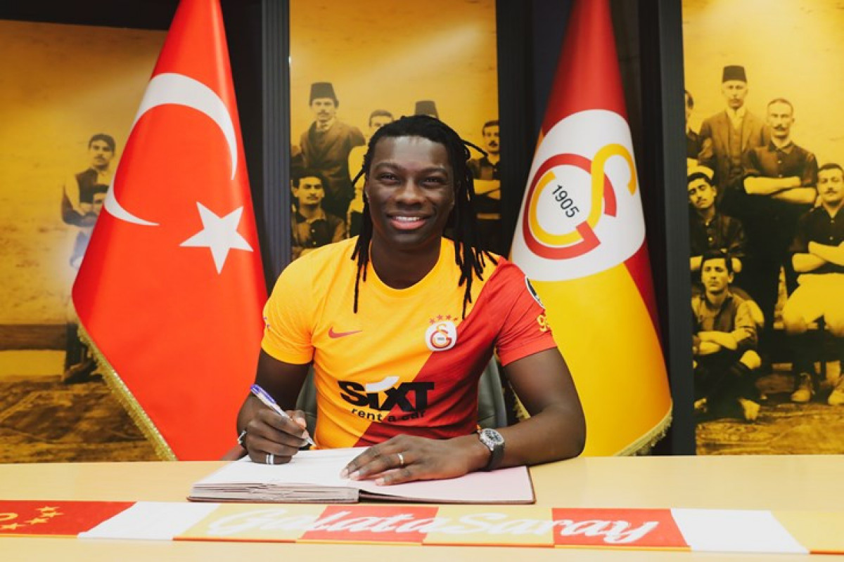 Bafetimbi Qomis “Qalatasaray”a qayıdıb