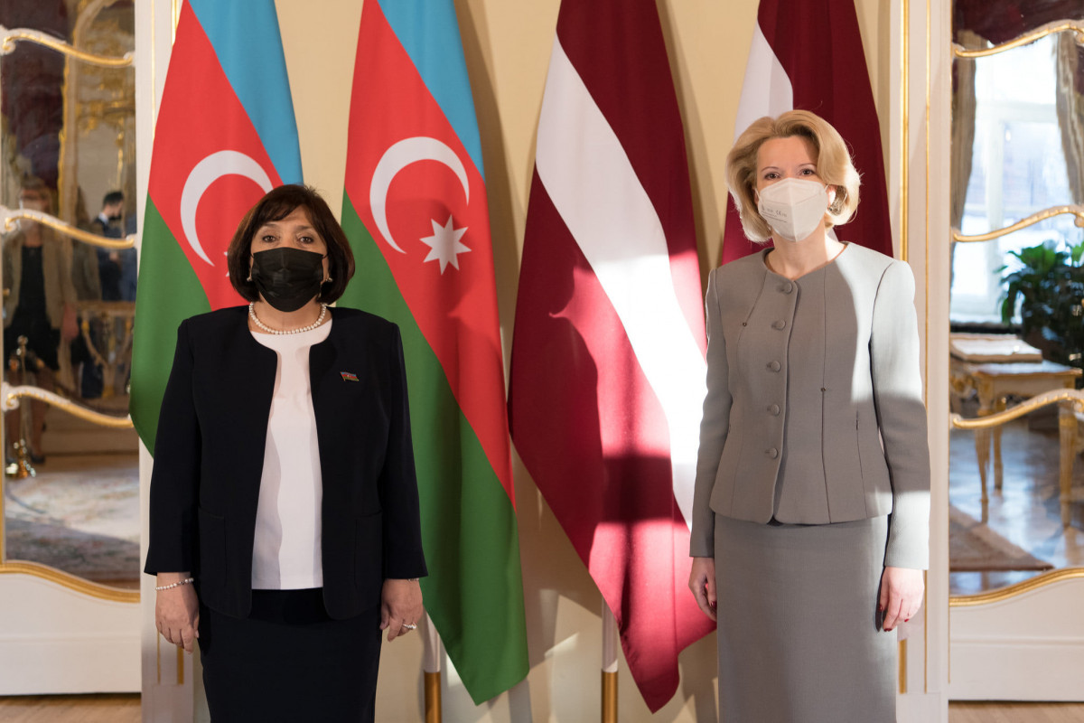 Sahibə Qafarova,  İnara Murniyetse