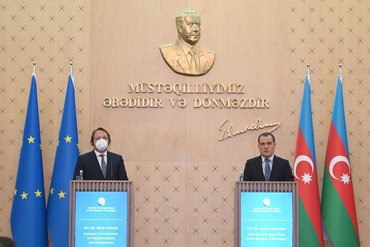 Azerbaijan's FM Jeyhun Bayramov and EU Commissioner for Neighborhood and Enlargement Oliver Varheli
