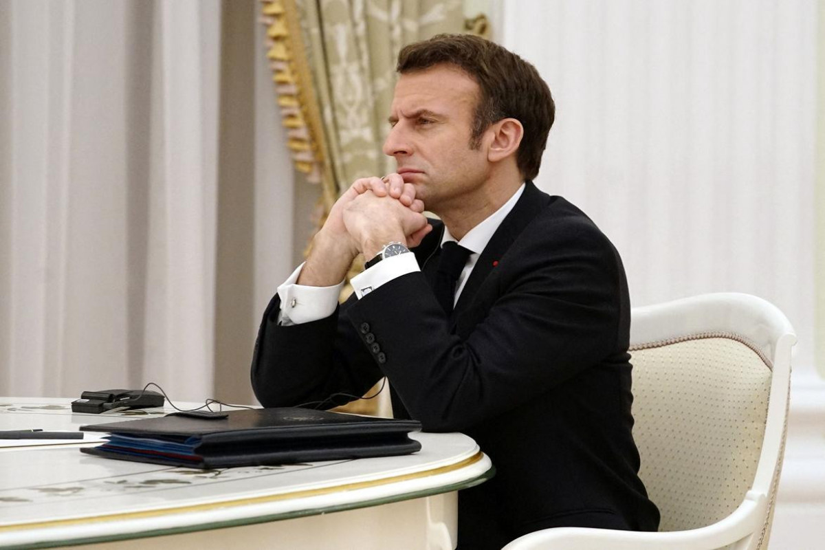 Makron Putinlə danışıqlardan sonra Qızıl Meydanda gəzintiyə çıxıb