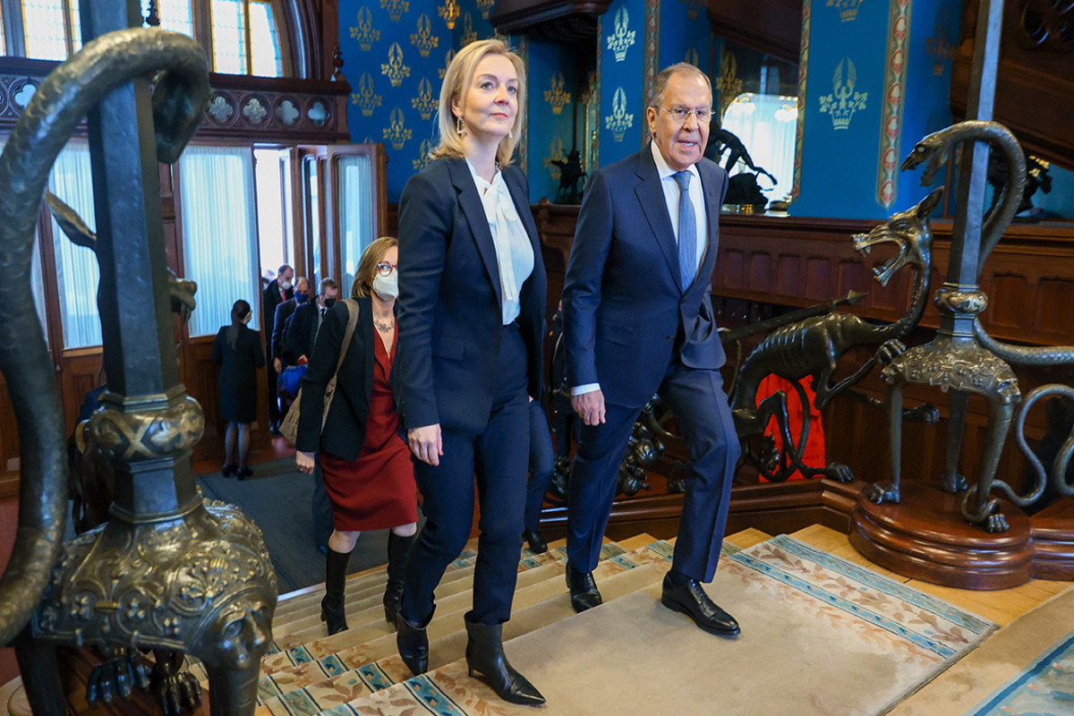 Lavrov britaniyalı həmkarı ilə danışıqlarını lalla karın söhbətinə bənzədib