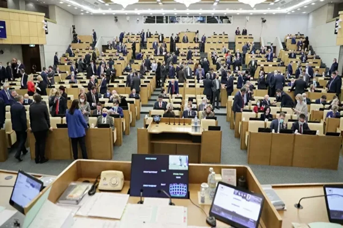 Rusiya Duması separatçı "DXR" və "LXR"-in tanınması üçün Putinə müraciət qəbul edib