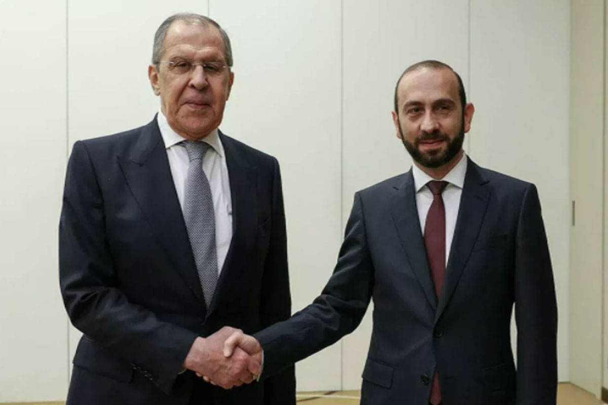 Lavrov və Mirzoyan üçtərəfli bəyanatların icrasını müzakirə edib