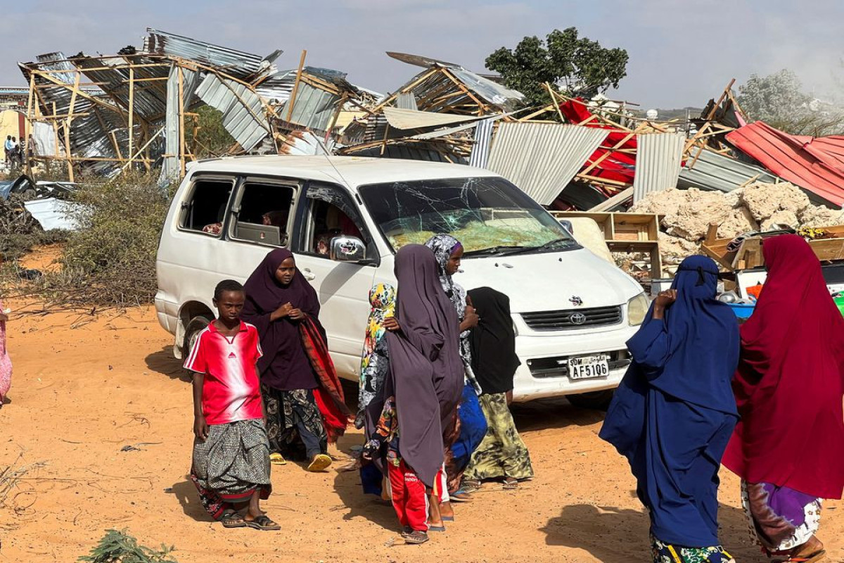 Gunfire, explosions rock Somalian capital in militant attacks