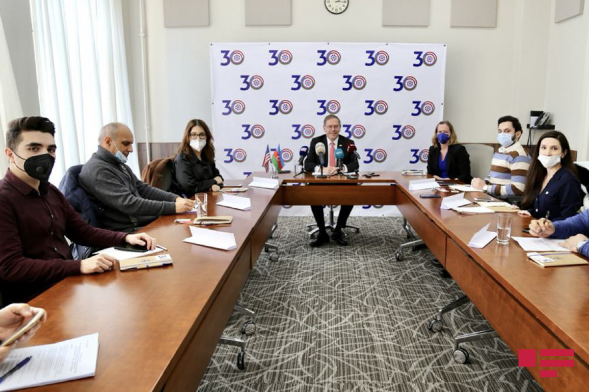 ABŞ-Azərbaycan diplomatik münasibətlərinin 30 illiyinə həsr olunmuş dəyirmi masa