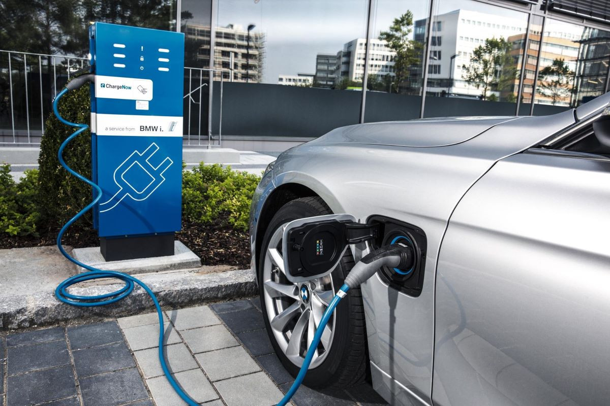 Azərbaycana elektromobil idxalı artıb
