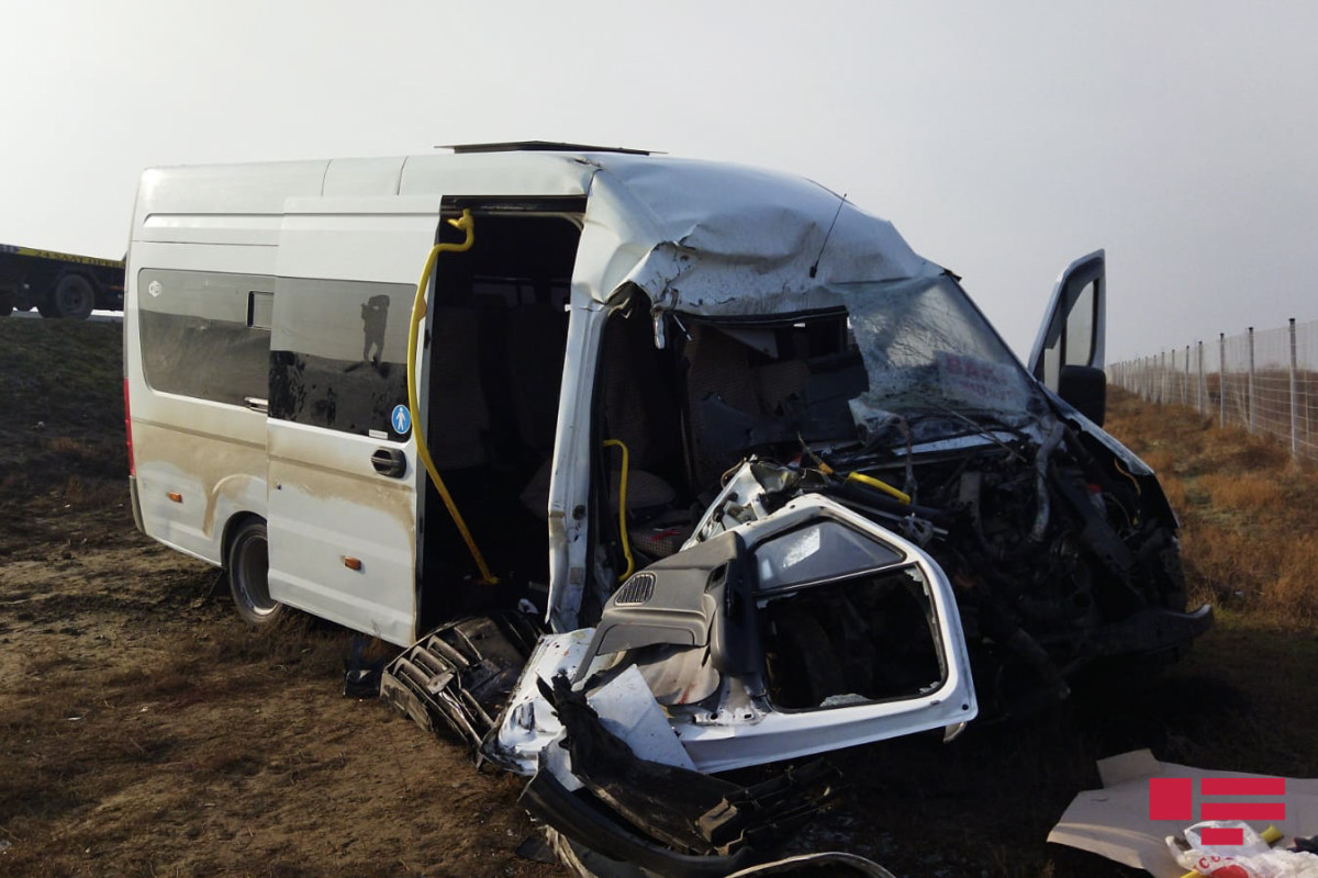 Ələt-Astara yolunda mikroavtobusla "KamAZ" toqquşub, 2 nəfər ölüb - YENİLƏNİB  - FOTO  - VİDEO 