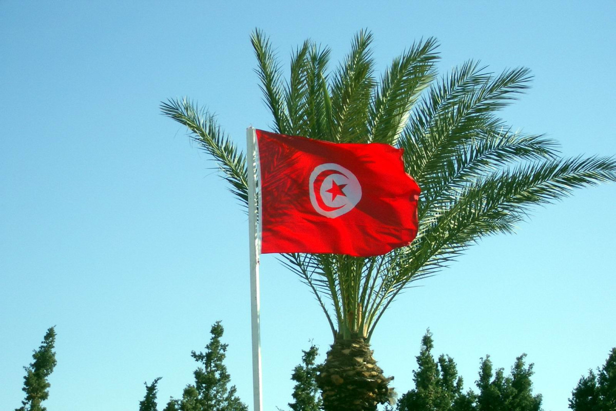 Режим ЧП в Тунисе продлен до конца этого года