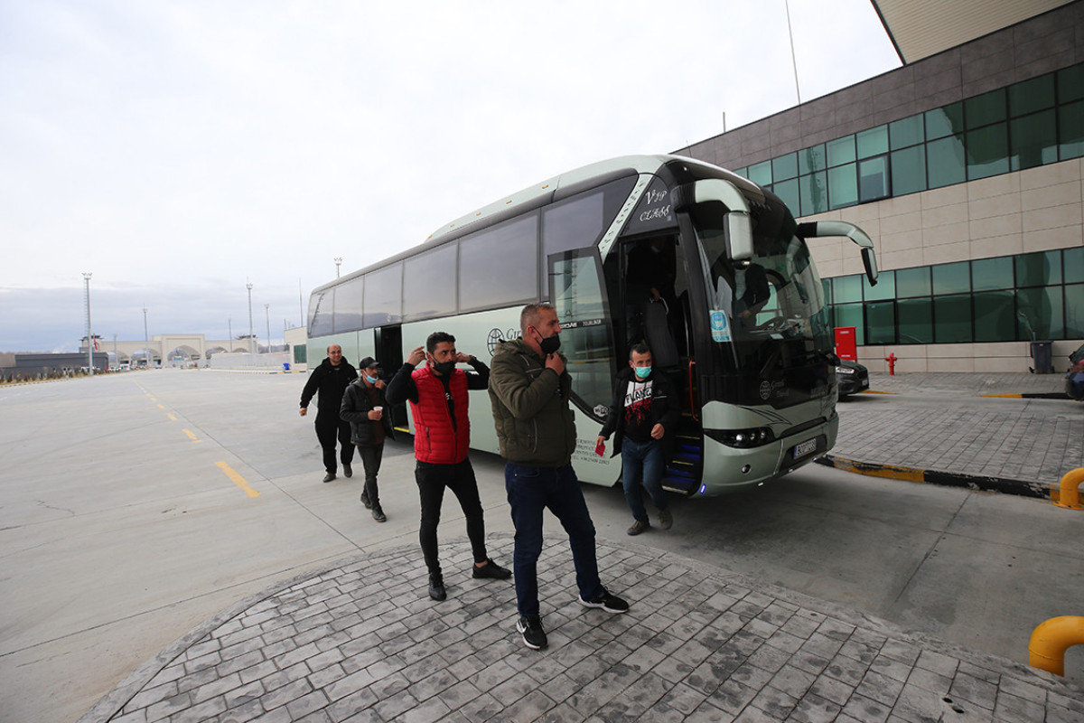 Yunanıstanda yanğın çıxan bərədə olan Türkiyə vətəndaşları ölkəyə gətirilib - FOTO 