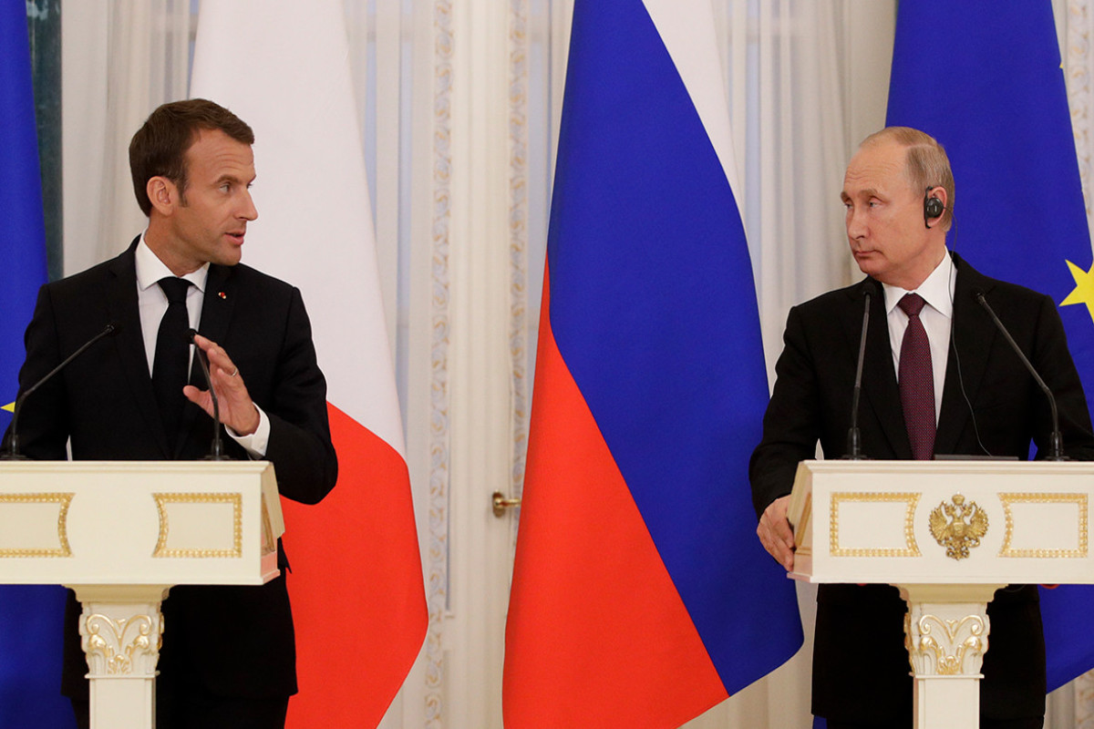 Emmanuel Makron və Vladimir Putin