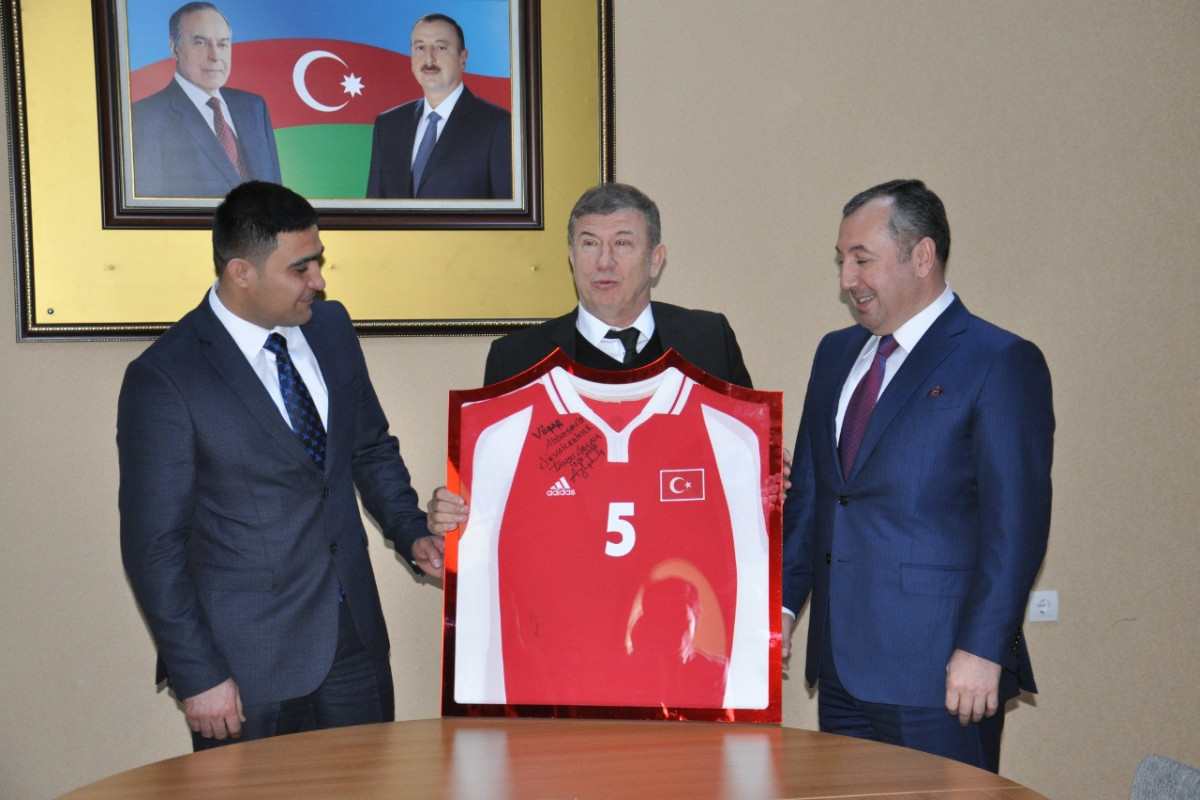 Türkiyənin əfsanəvi futbolçusu Tanju Çolak Naxçıvana səfər edib - FOTO 