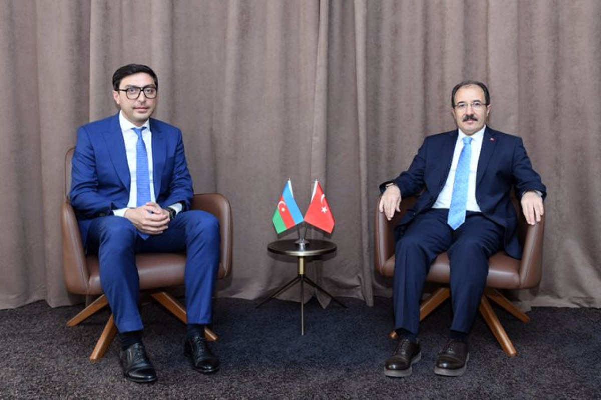 Türkiyə səfiri gənclər və idman naziri ilə görüşüb