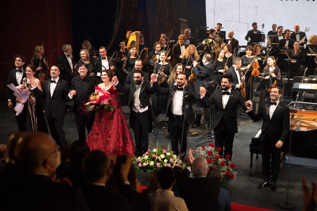 "Azərbaycanın musiqi ulduzları Moskva səhnəsində" adlı qala konsert keçirilib  - FOTO 