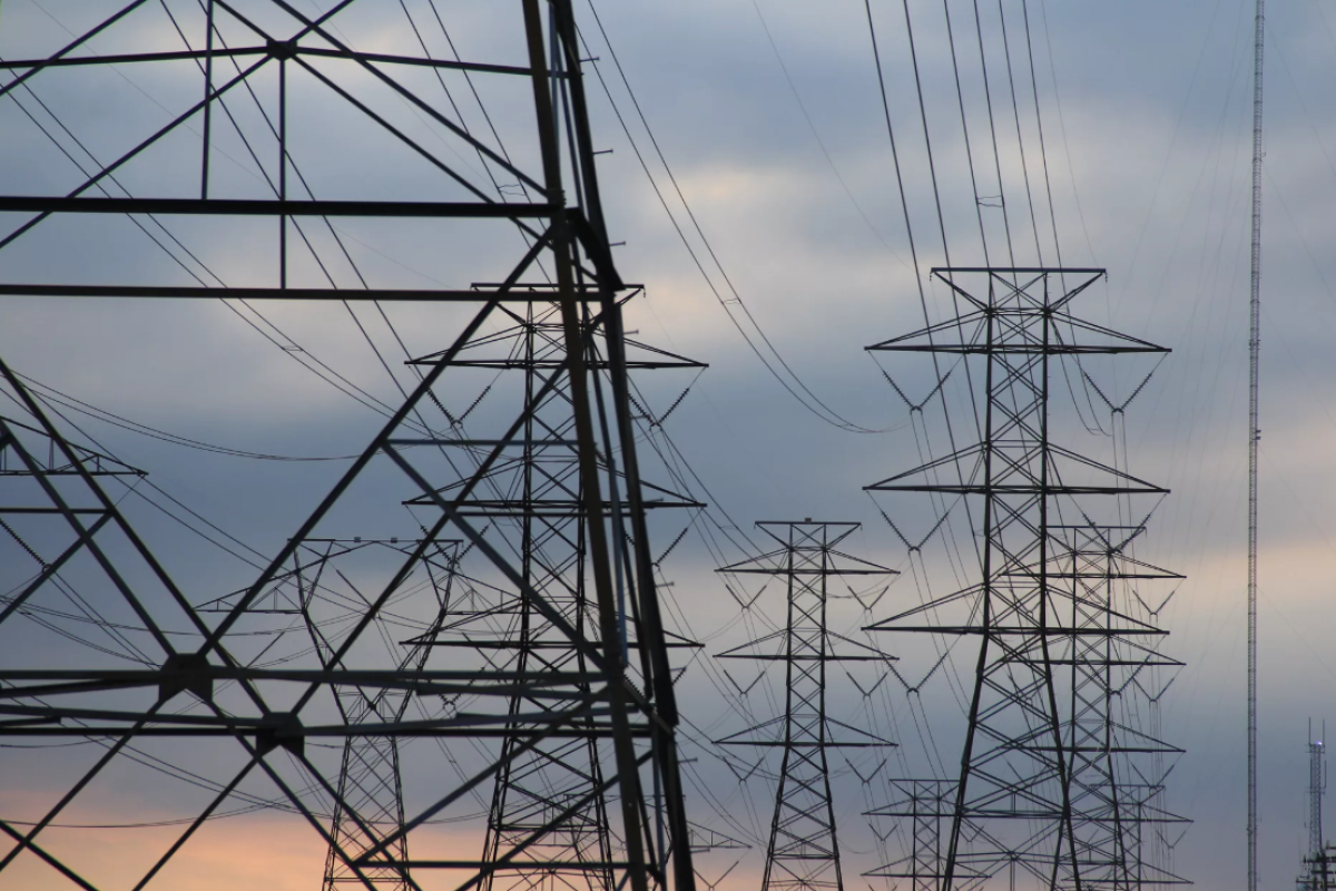 Ukrayna Belarusdan elektrik enerjisinin idxalını dayandırıb