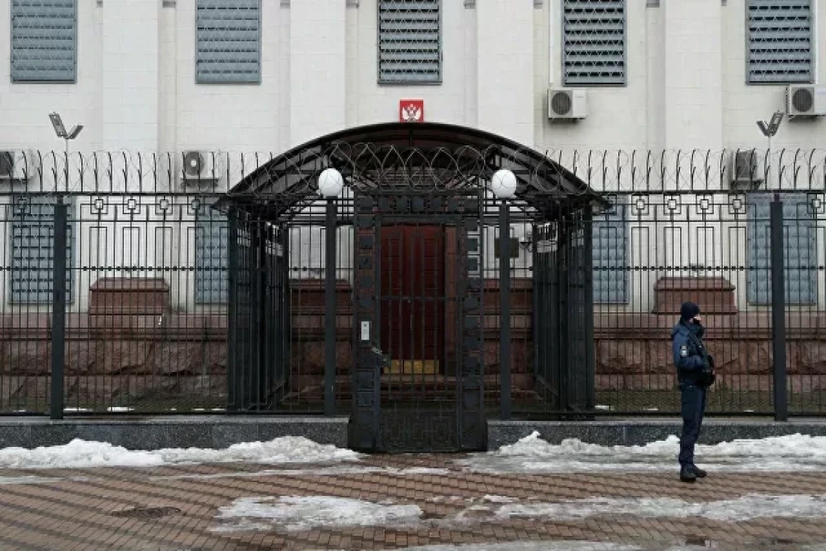Russia starts evacuation of its diplomats in Ukraine